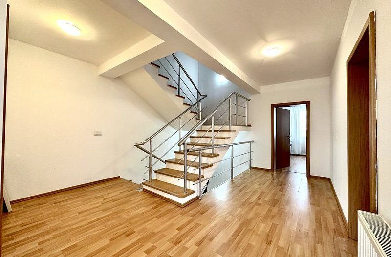 Casa de inchiriat - intrarea în Dumbravita - Poză 22