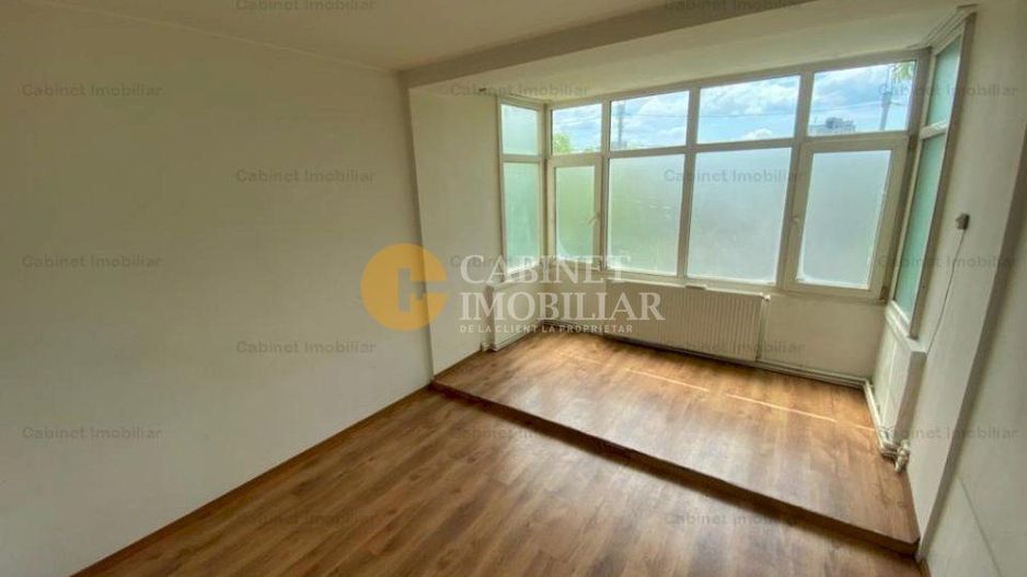 Apartament cu 3 camere Decomandat - Etaj 2 - Zona Podu Ros - Poză 1