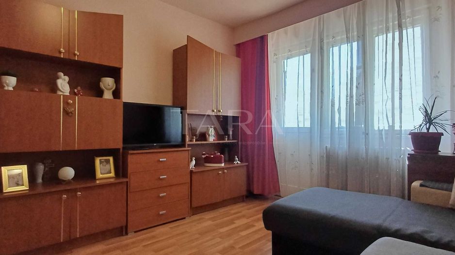 Apartament cu 2 camere, etaj intermediar, lift și balcon, zona Minerva - Poză 2