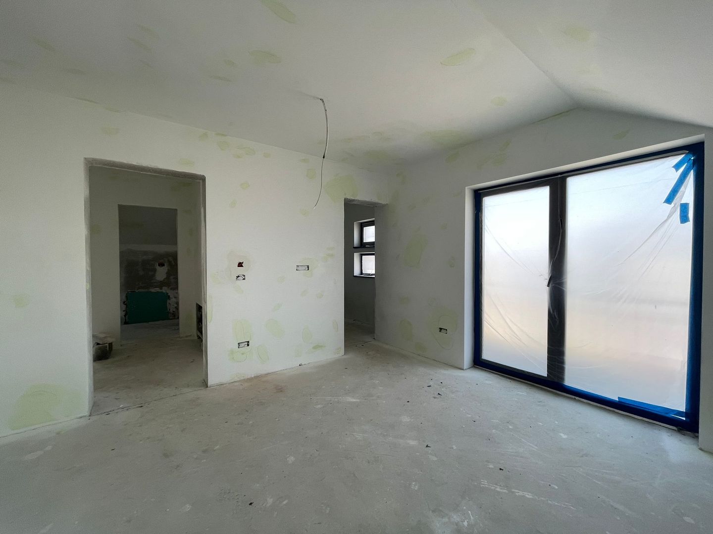 Casă individuală cu garaj-Moșnița Veche - Poză 9