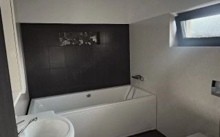 Casă nemobilată de închiriat în Iași, zona Poitiers - Poză 4