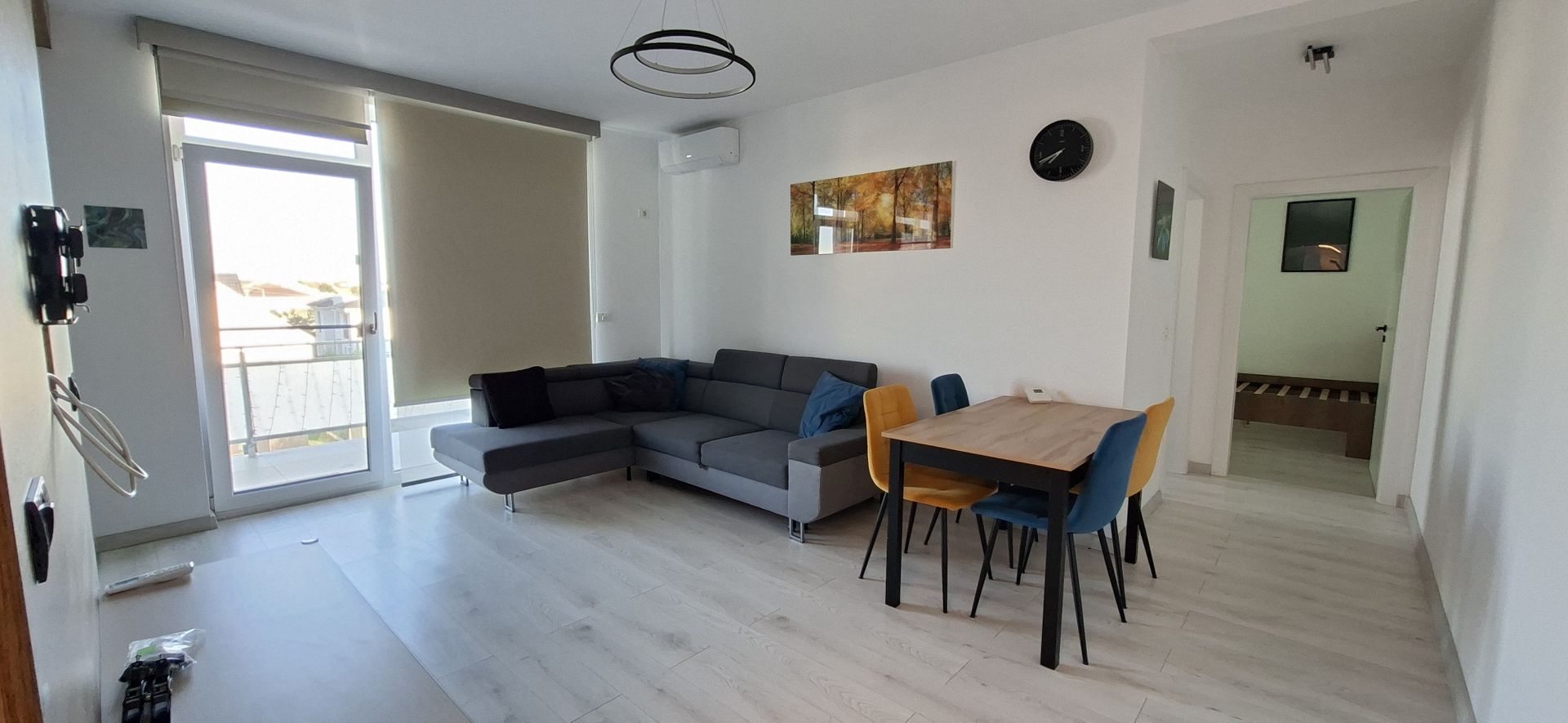 Apartament cu 3 camere, 2 bai si loc de parcare - Poză 2