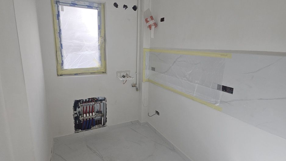 Spatiu comercial stradal + 4 locuri de parcare - Poză 2