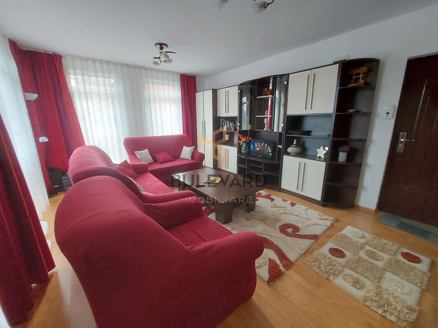 Apartament cu 3 camere+parcare in zona Terra! - Poză 1