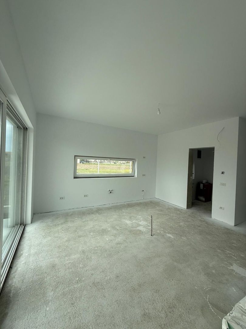 Duplex Spatios parter 4 camere - zona Ion Creanga- Dumbravita - Poză 2