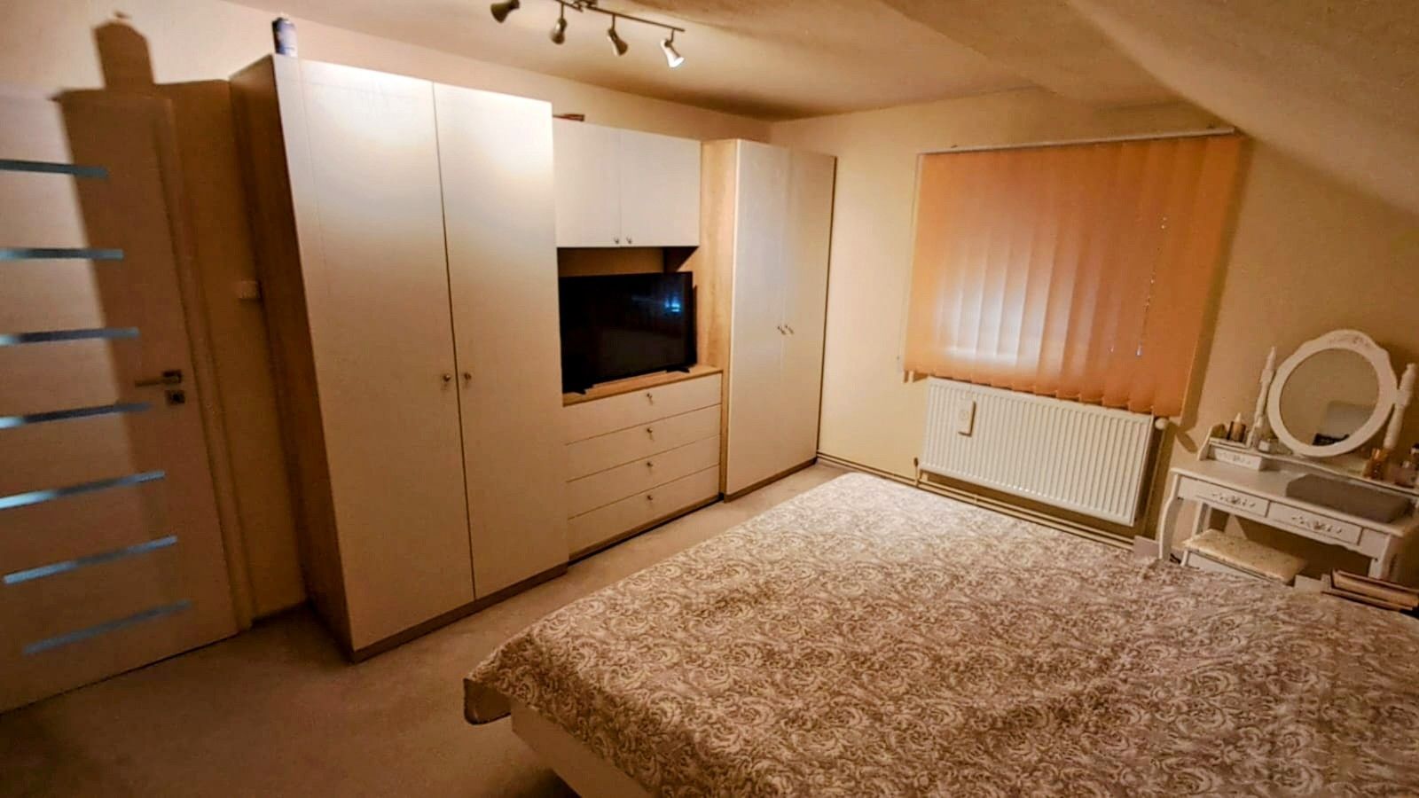 Casa individuală P+M, zonă liniștită, în Vatra veche a satului - Poză 14