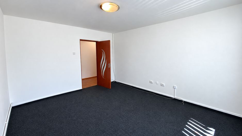 Apartament 4 camere NEMOBILAT, la PARTER, pretabil birouri - Poză 5