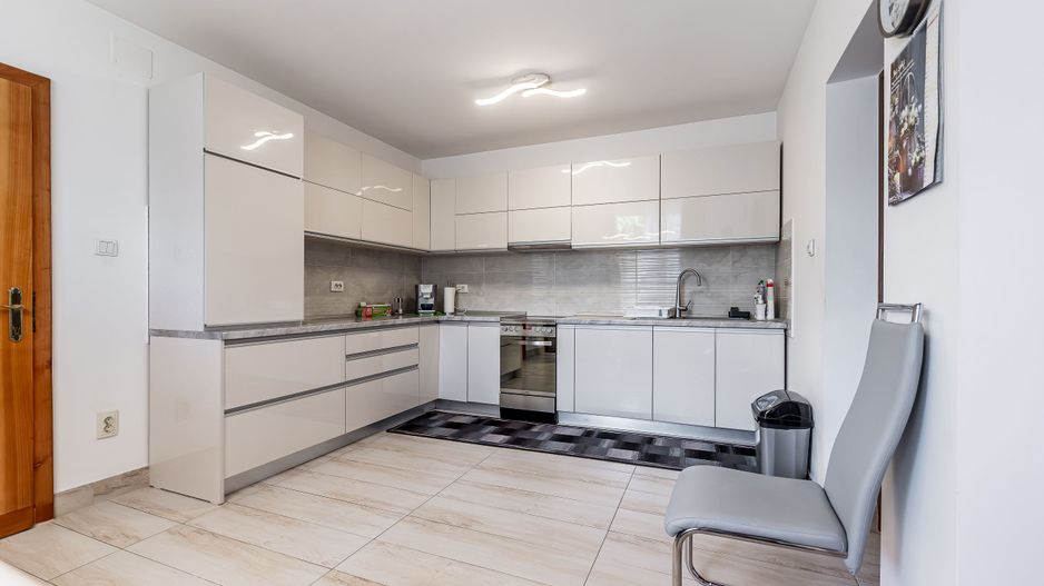 Casa 4 camere - langa str. Petru Rares, Gradiste - COMISION 0 - Poză 3