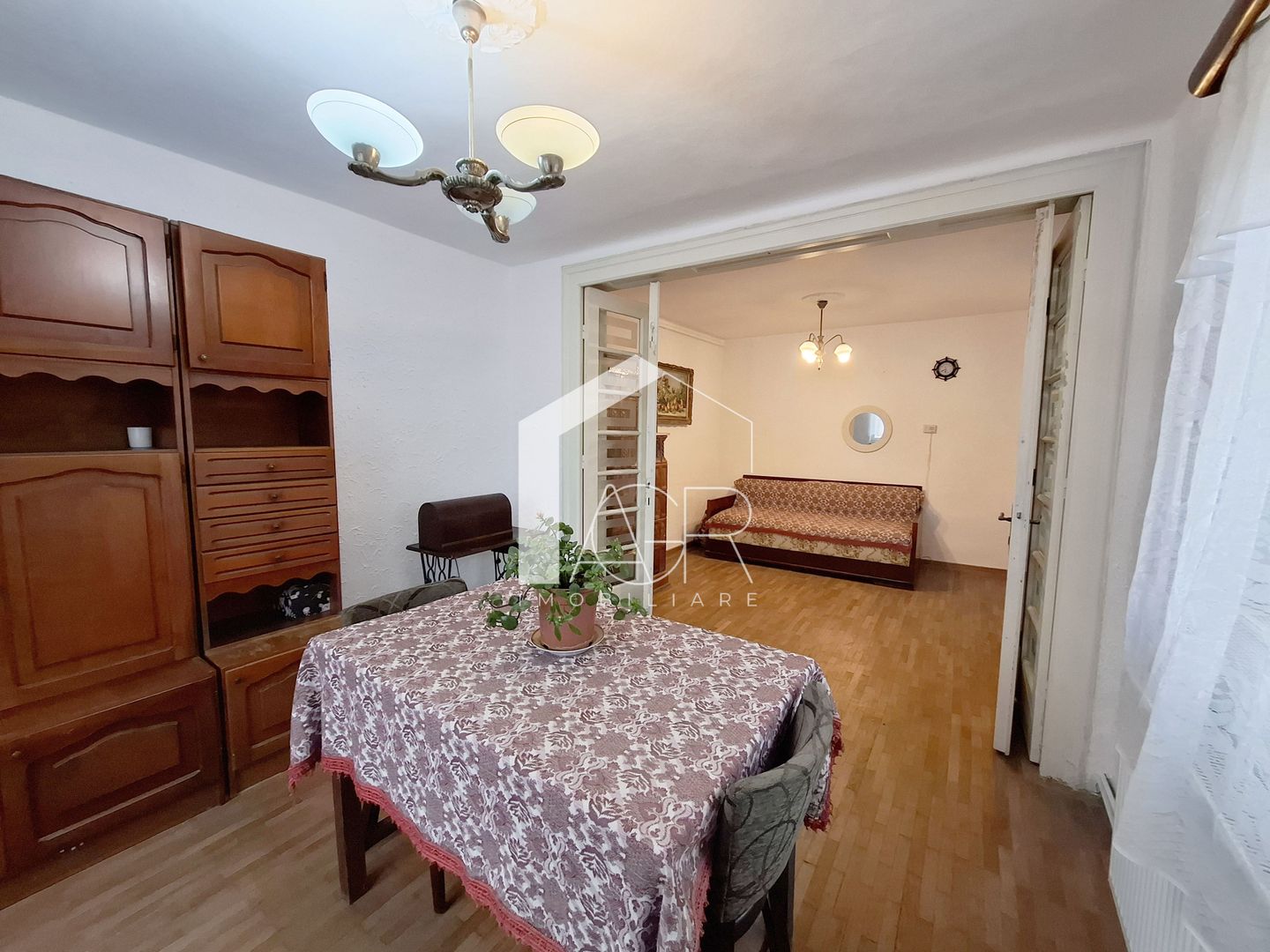 Casa cu 3 camere, zona Mihai Bravu - Poză 5