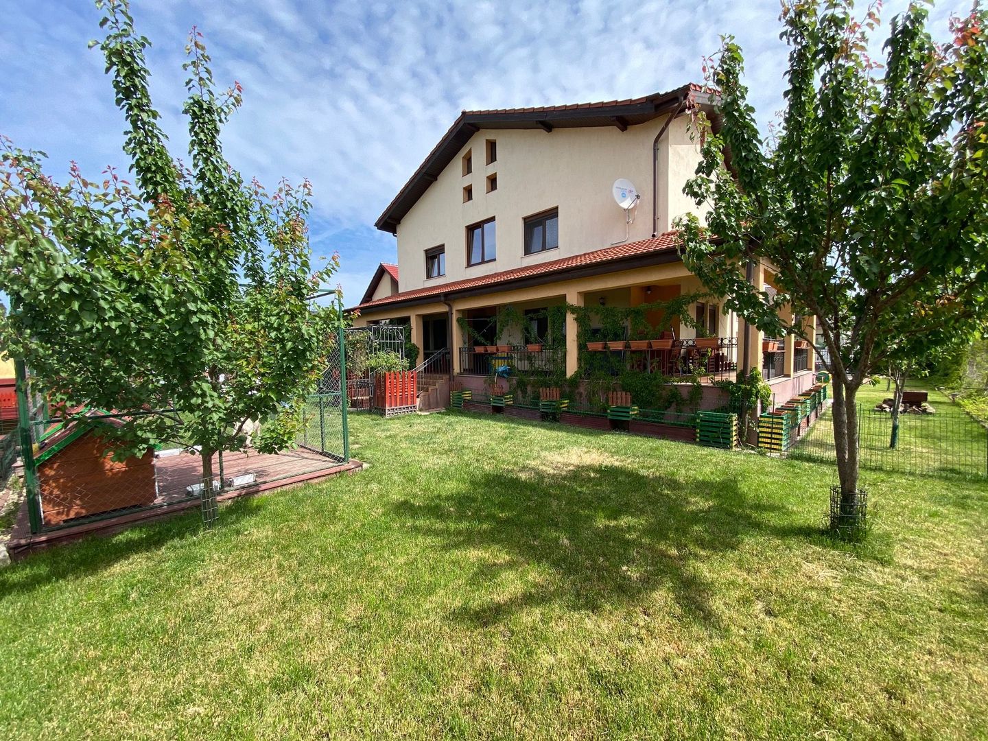 VILA  - ARADULUI. -British - Poză 15