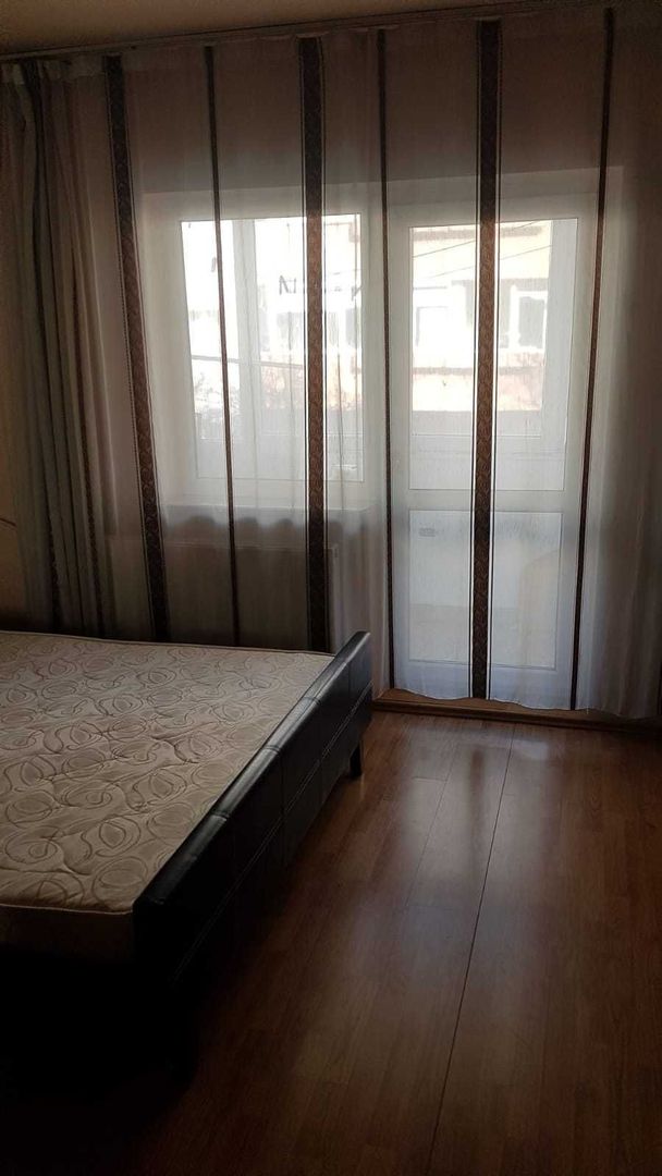 Închiriez apartament 2 camere, Decebal, spațios - Poză 3