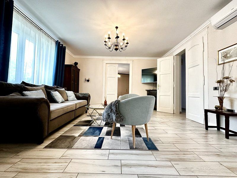 Închiriere casă cu grădină și șemineu în Timișoara – Stil și confort! - Poză 1