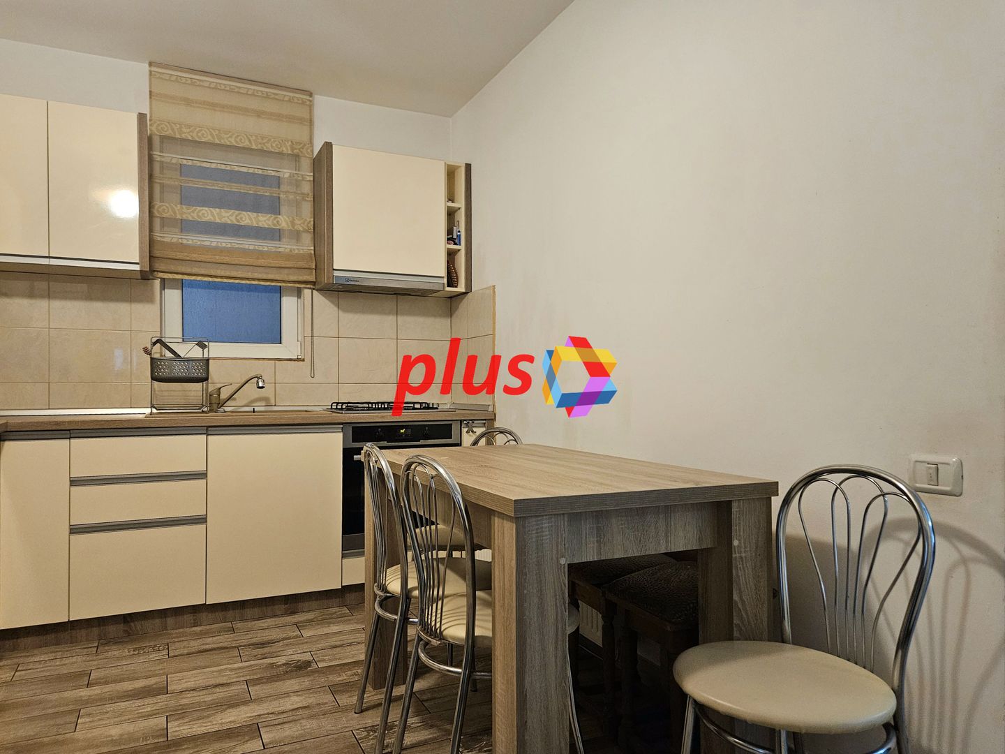Oportunitate - Apartament cu trei camere in vila, zona Tractorul 70 mp - Poză 14