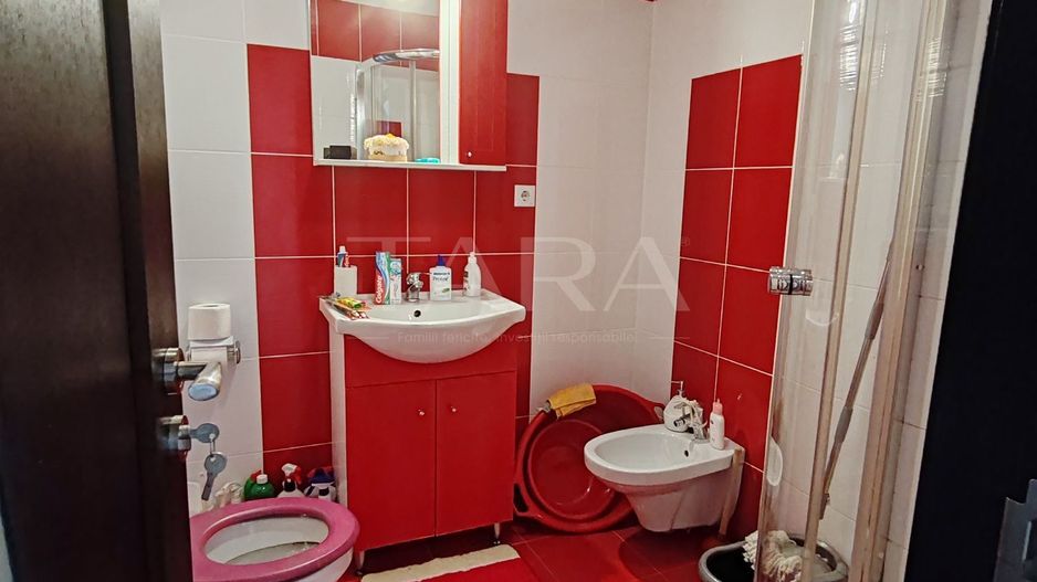 Apartament cu 3 camere, 81 mp, 2 balcoane de 18 mp, zona Panemar. - Poză 7