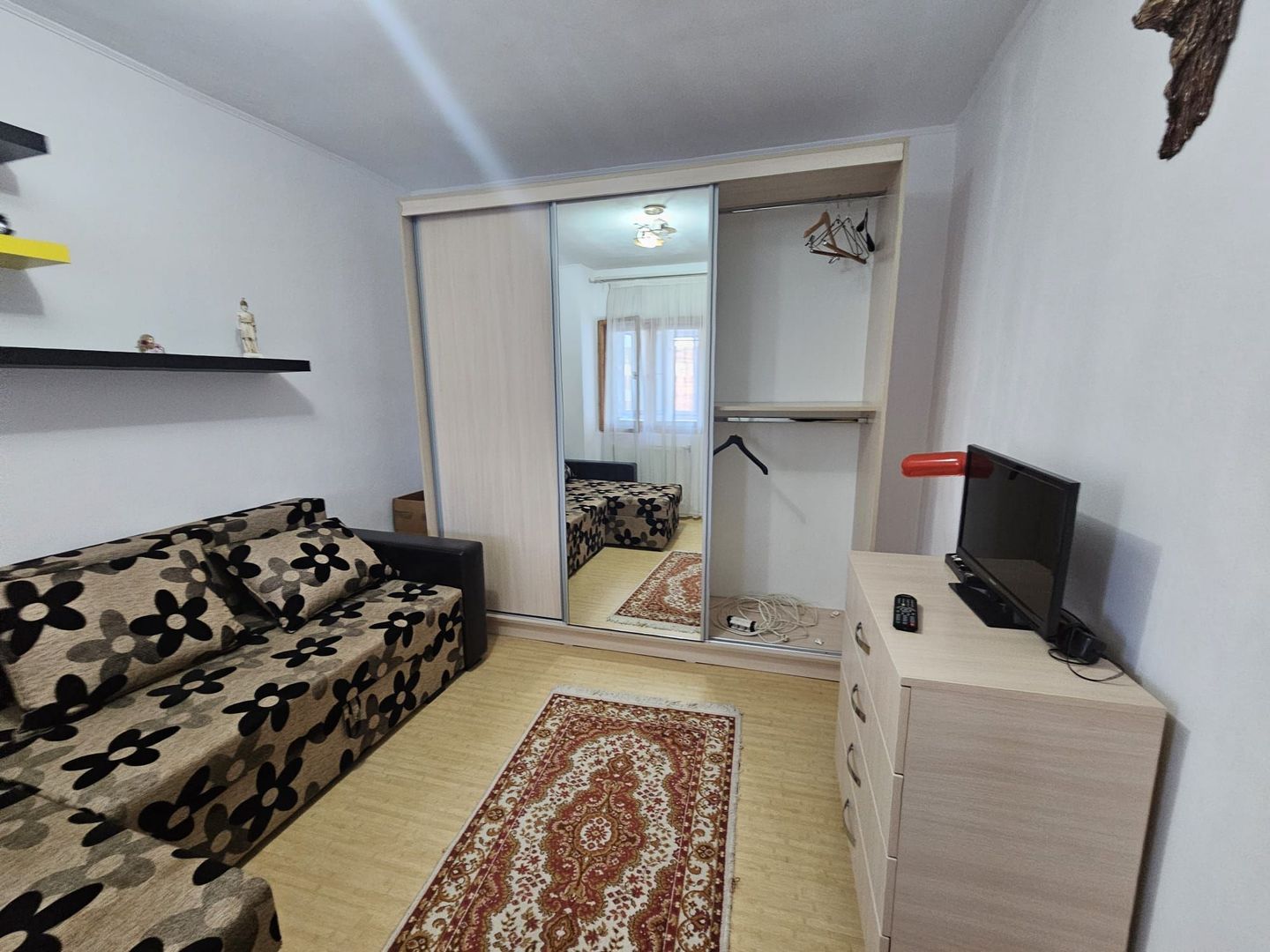 Apartament 3 camere, etaj 2, Zona Auchan Gavana - Poză 1