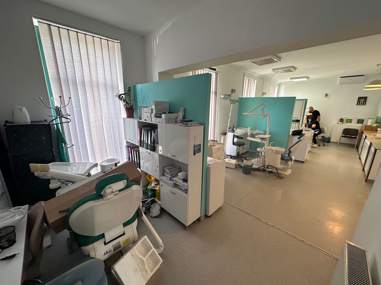 Spatiu de birou cu curte și anexa zona Badea Cartan - Poză 1