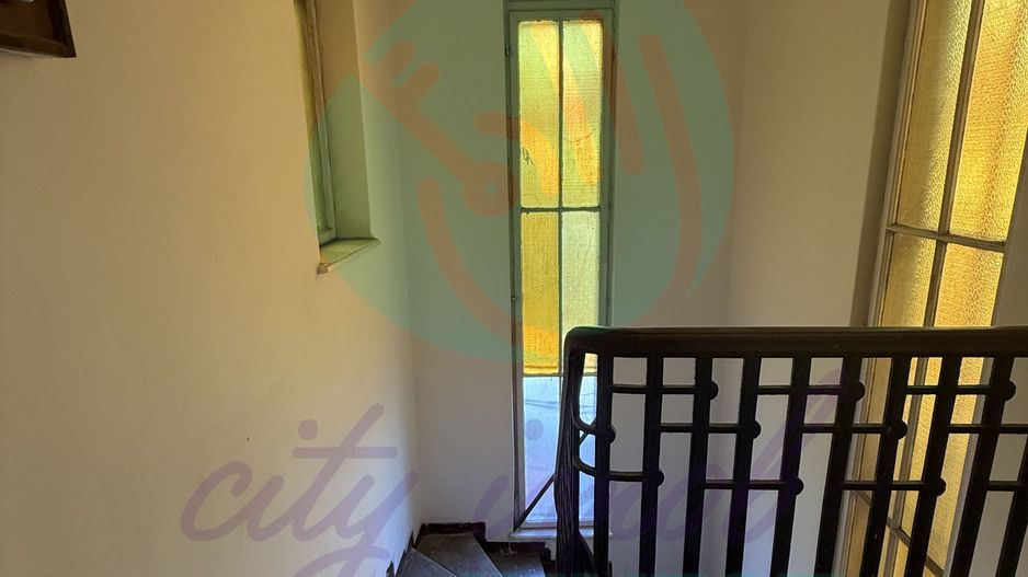 Eleganta, stil si mult potential intr-un apartament interbelic de 3 camere - Poză 13