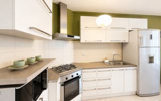 Apartament 3 camere decomandat de inchiriat in vila, zona Centrala! - Poză 4