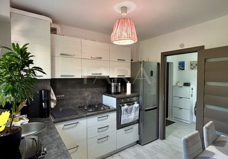 Vanzare apartament cu 3 camere in Gheorgheni zona hotel Royal - Poză 1