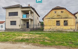 Casă P+M cu grădină generoasă în Ineu - Poză 1