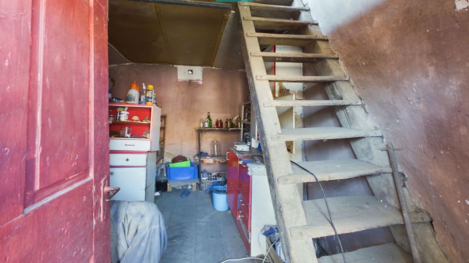 Casă cu teren generos de 2,880mp în Secusigiu - Poză 16