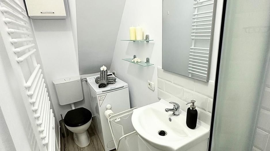 Imobil cu destinatii multiple- 6 apartamente - Poză 23