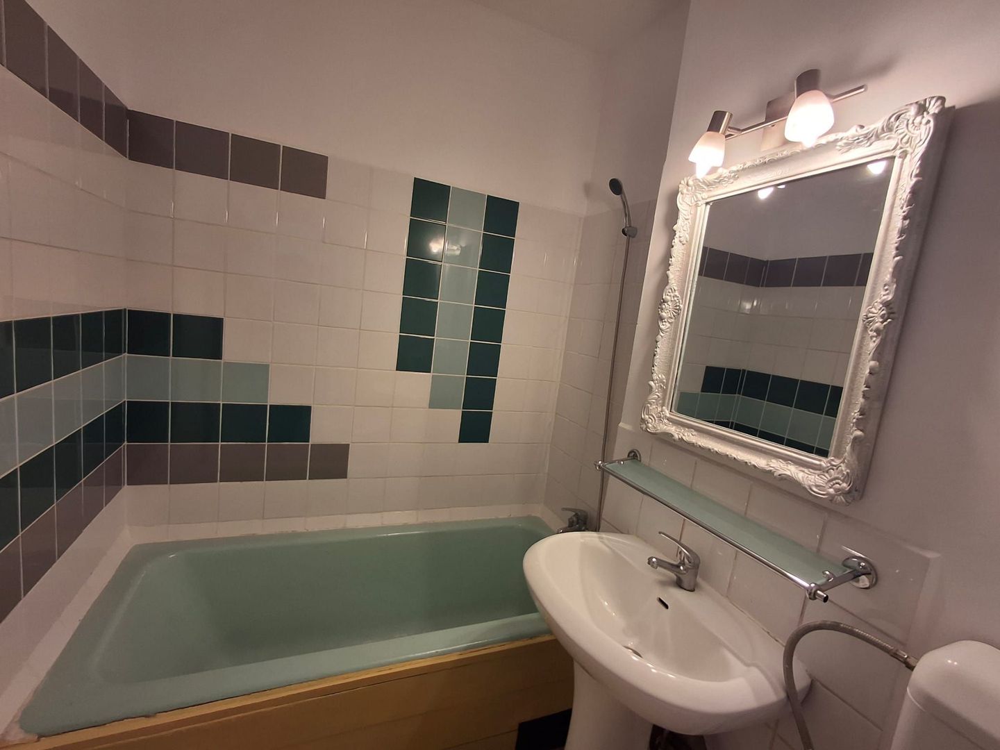 AP. 2 CAMERE 1 MAI, RENOVAT, BLOC REABILITAT, METROU 5 MINUTE - Poză 7