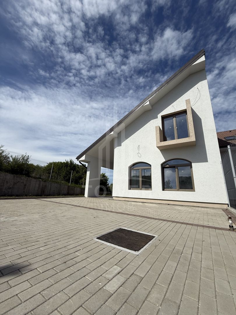 Casa rezidențială cu 7 camere, 3 băi, dressing, pivniță – Sura Mica - Poză 4