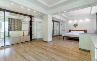 Casa cu curte | Potential pentru rezidenta sau afacere| Aparatorii Patriei - Poză 2