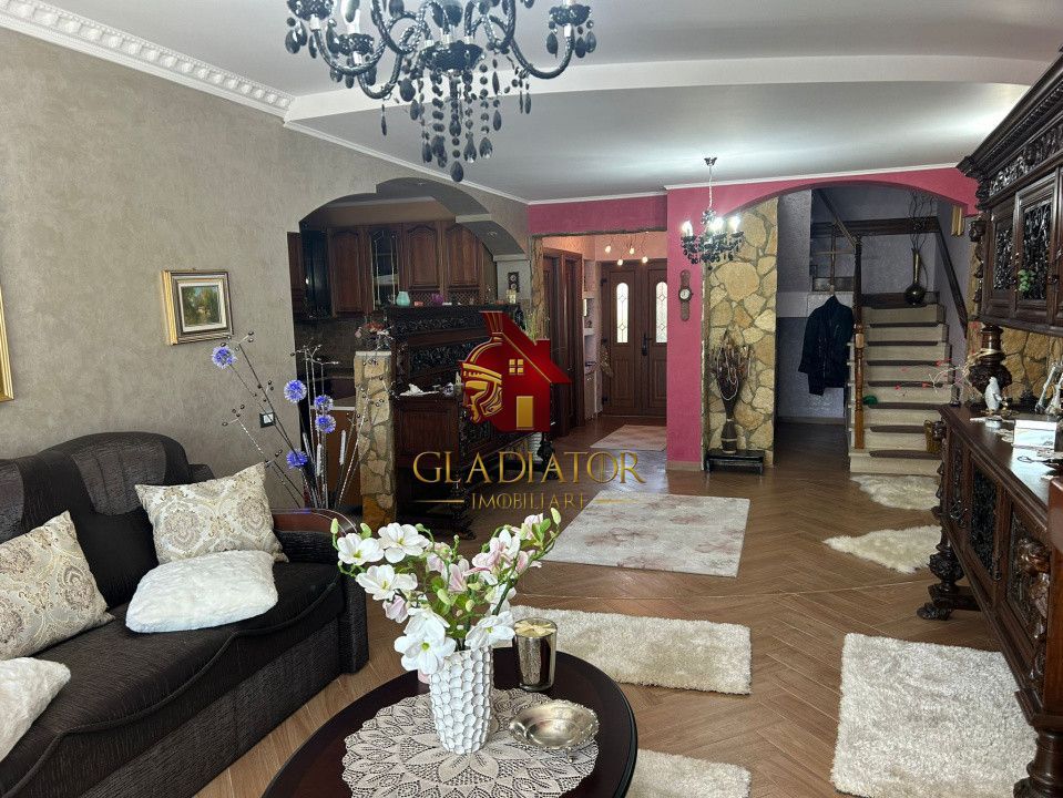 Vila impresionanta Husi + 2835 mp teren, P+1+M, constructie deosebita - Poză 10