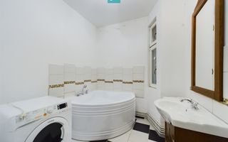 Apartament cu 3 camere Ultracentral - Poză 9