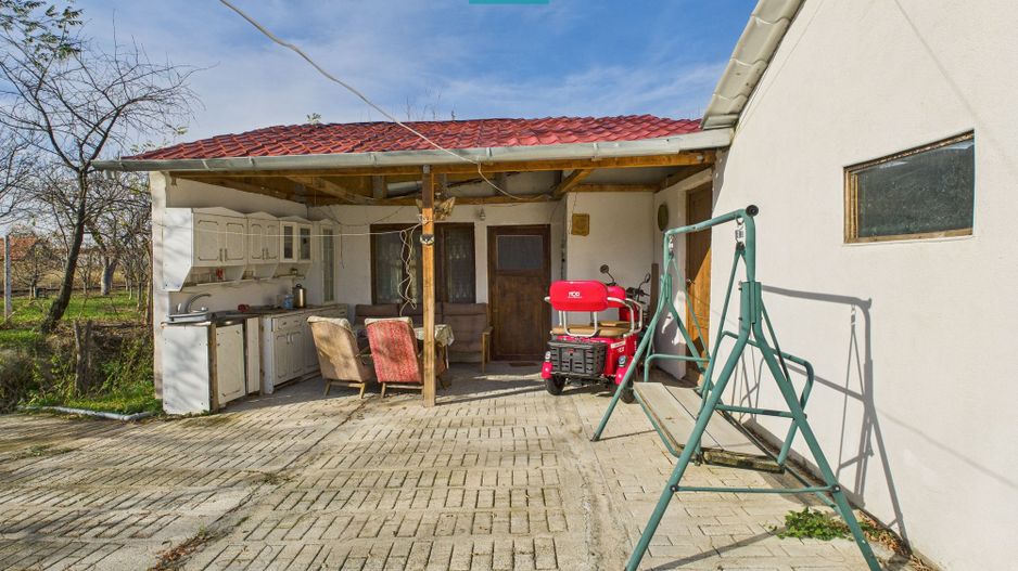 Casuță cu priveliște panoramică spre Cetatea Șiria - Poză 1