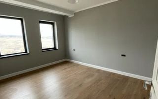 Ap 3 camere , decoamndat , etaj 1 , Zona Rediu. - Poză 1