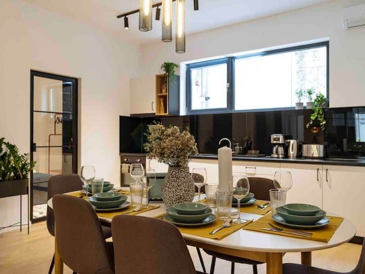 Investitiei, locatie centrala, randament bun, istoric B&B - Poză 1