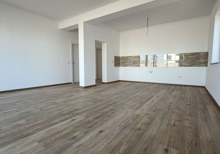 Casa cu 5 camere de vanzare in Nordul Bucurestiului - Poză 3