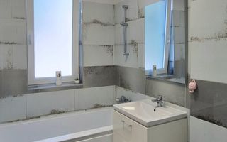 Apartament cu 3 camere, curte si loc de parcare - Poză 13