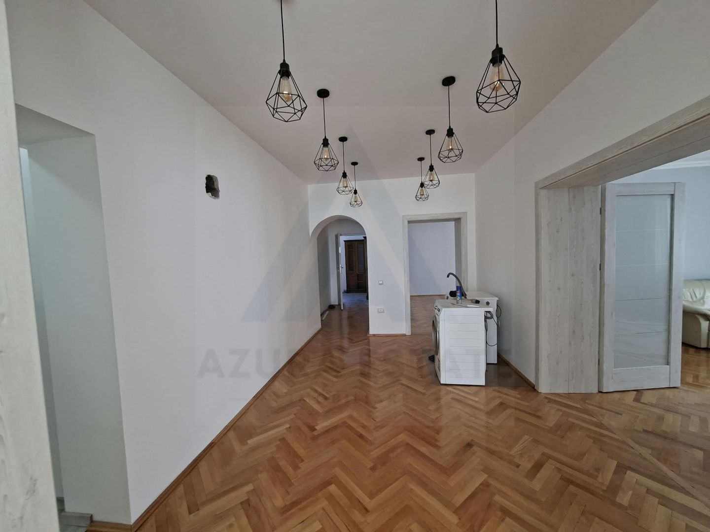Apartament la casa 110 mp utili etaj 1 pivnita 20 mp zona Trei Stejari - Poză 4