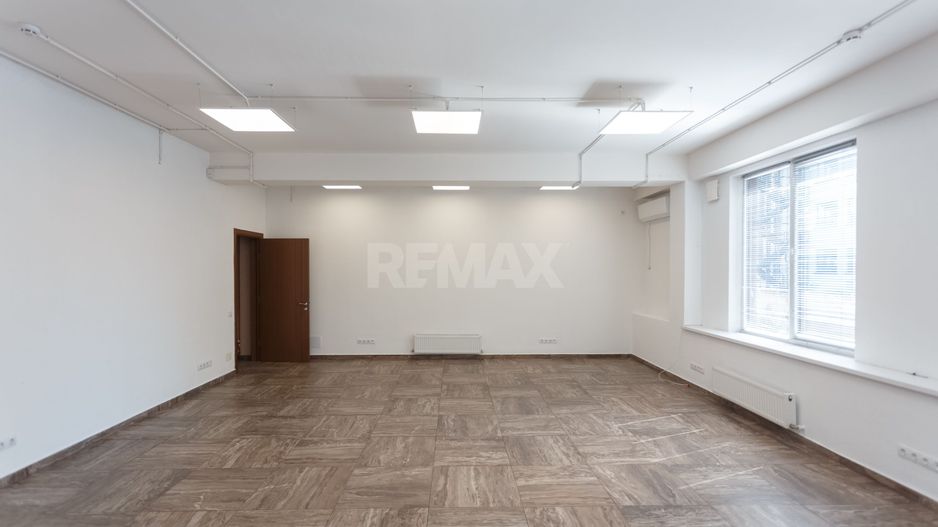 Vanzare oficiu in centru orasului - Poză 7