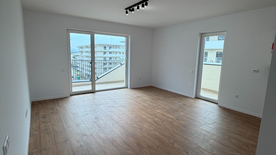 Apartament cu două camere, decomandat, finisat, EROILOR RESIDENCE - Poză 3