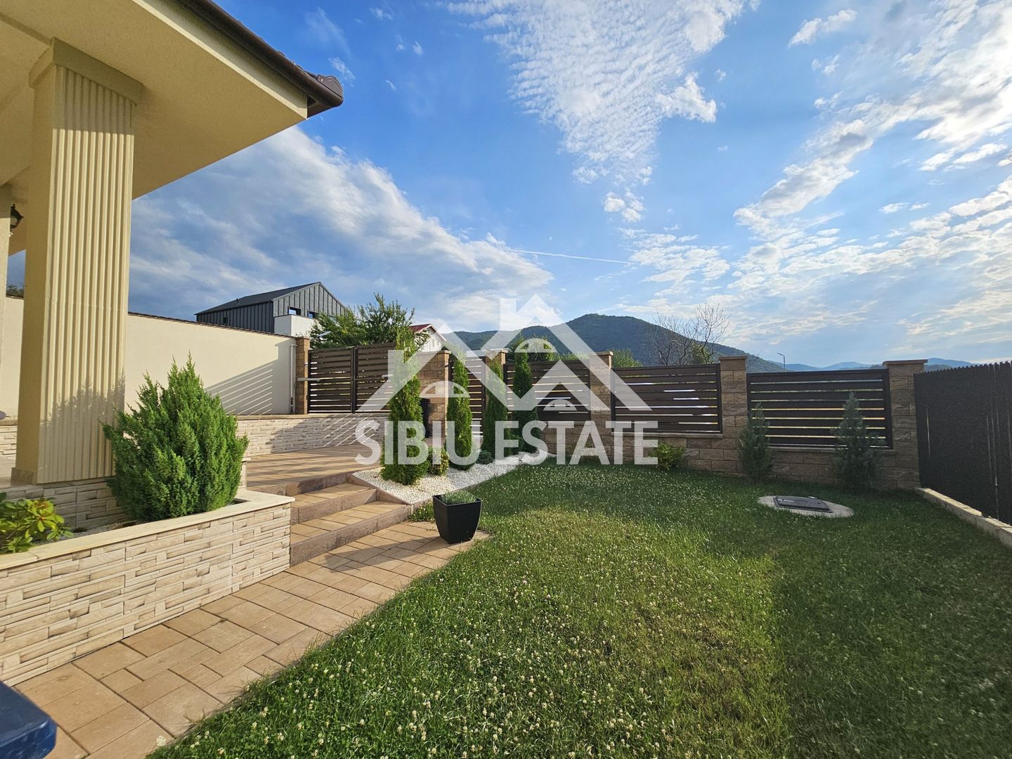 Casa Sibiu Cisnadioara, casa cu garaj, 5 camere, 3 bai - Poză 1