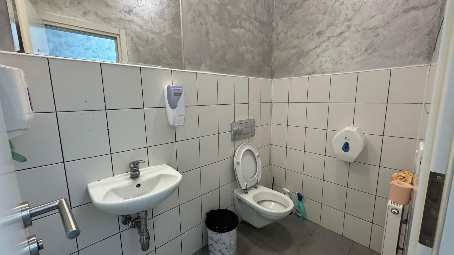 DE VÂNZARE BUSINESS – Salon de Frumusețe Complet Funcțional | 220 mp - Poză 14