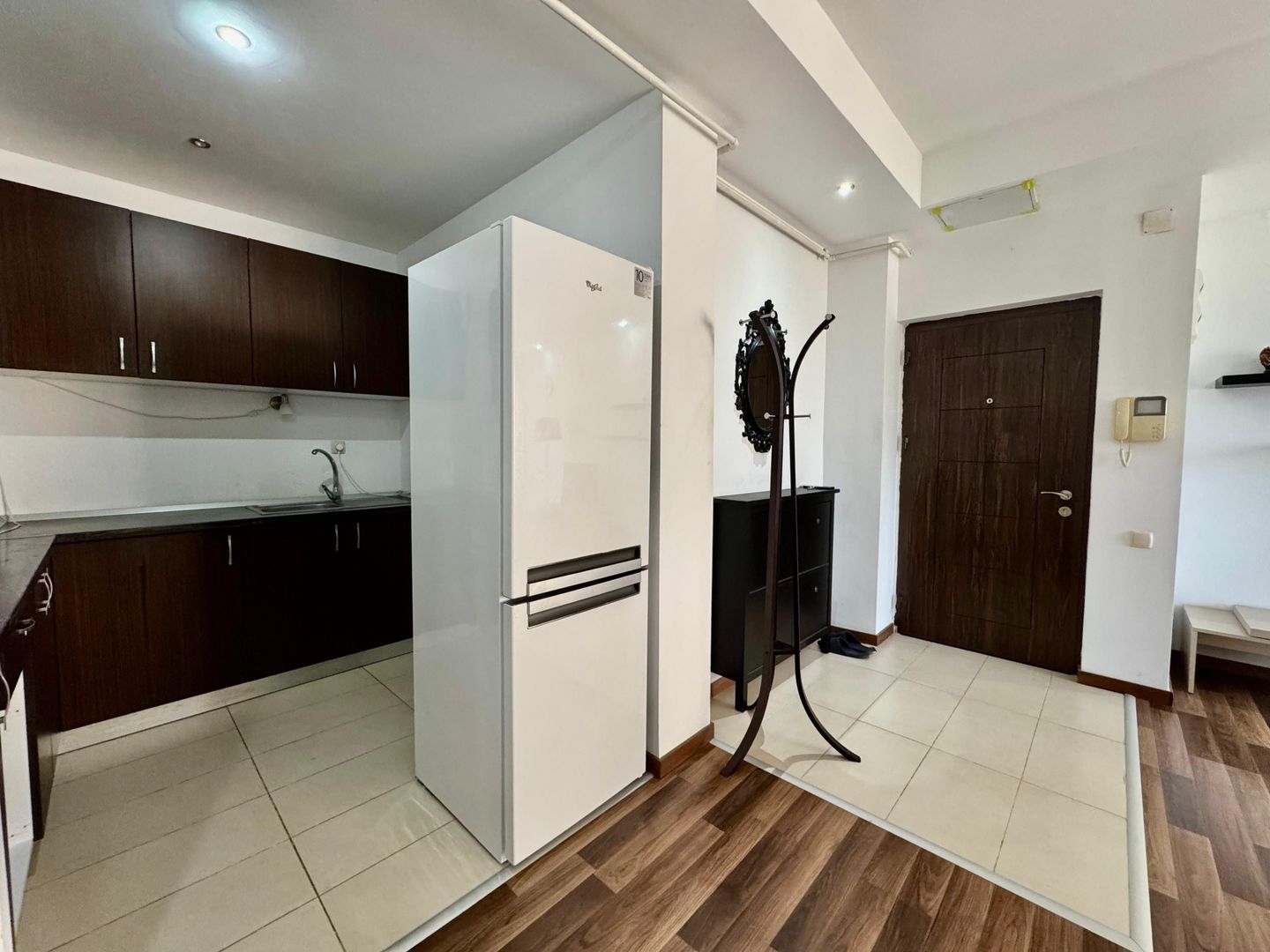 COSMOPOLIS - Apartament cu 2 camere, mobilat si utilat. - Poză 8