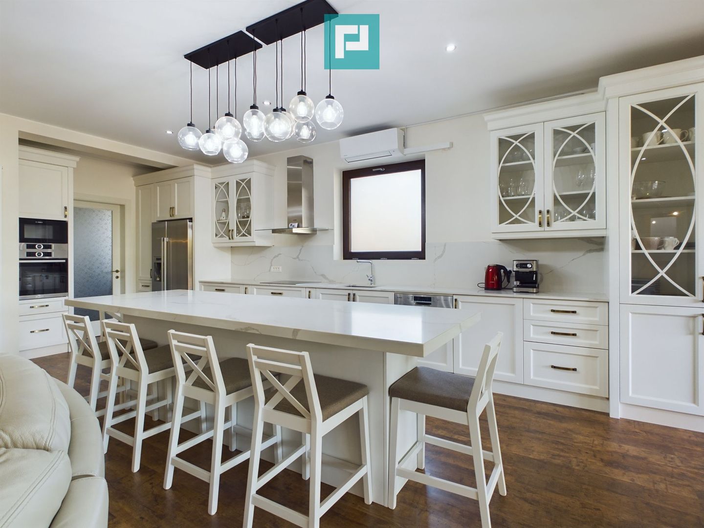 Vilă la sol cu 3 camere în Pârneava - Poză 7