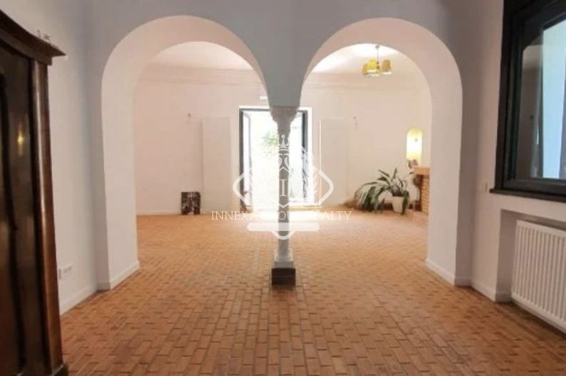 Dacia | Vila interbelică 7 camere | 2 curți amenajate | 4 locuri de parcare - Poză 2