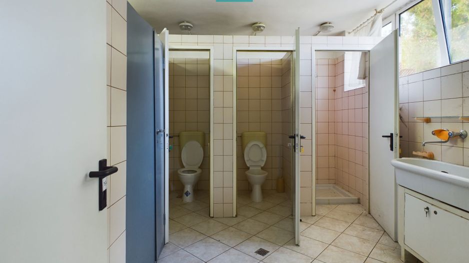 Spațiu industrial cu platformă betonată și teren - Poză 14