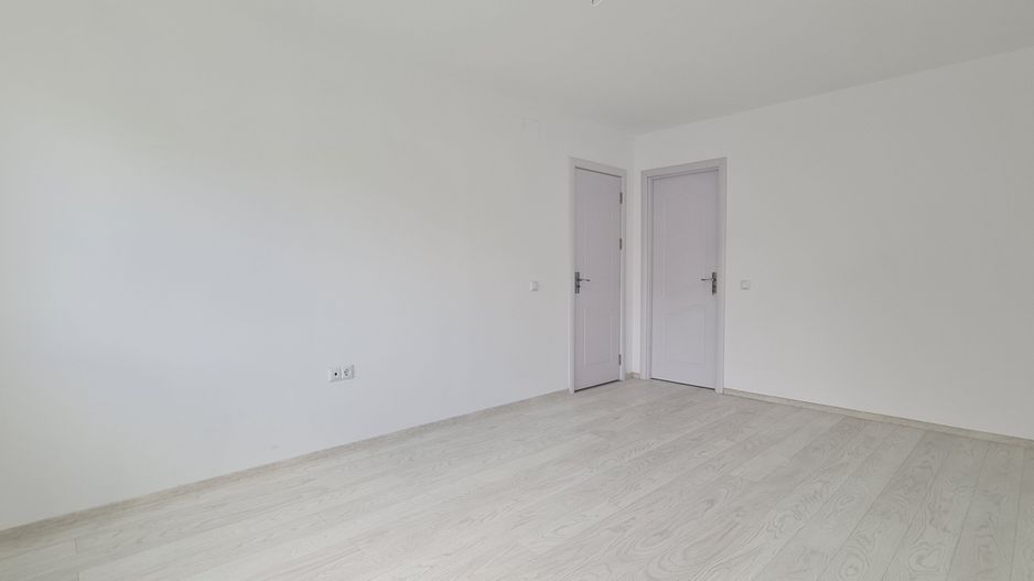Casa 4 camere (nemobilata, neutilata) cartier Izvor Tarlungeni Brasov - Poză 3