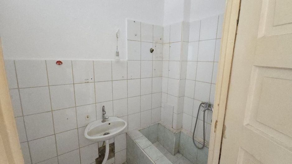 De Vânzare Casă 2 camere P-ȚA Mică - Poză 5