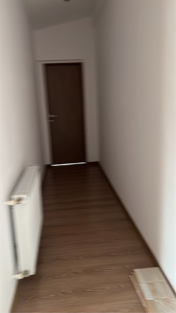 Casa la curte 3 camere baie bucatarie - Poză 2