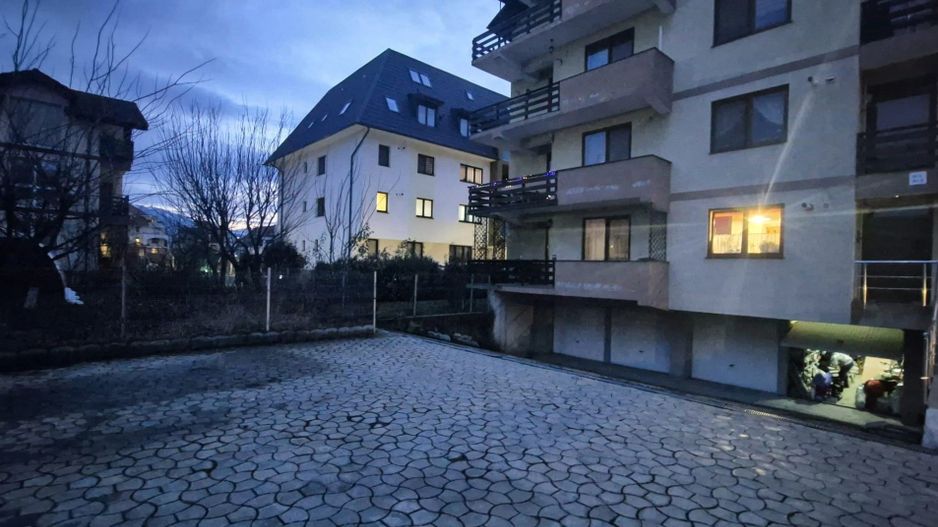 Bloc nou, sectiune mare, apartament 3 camere cu semineu, terasă mare si garaj - Poză 4