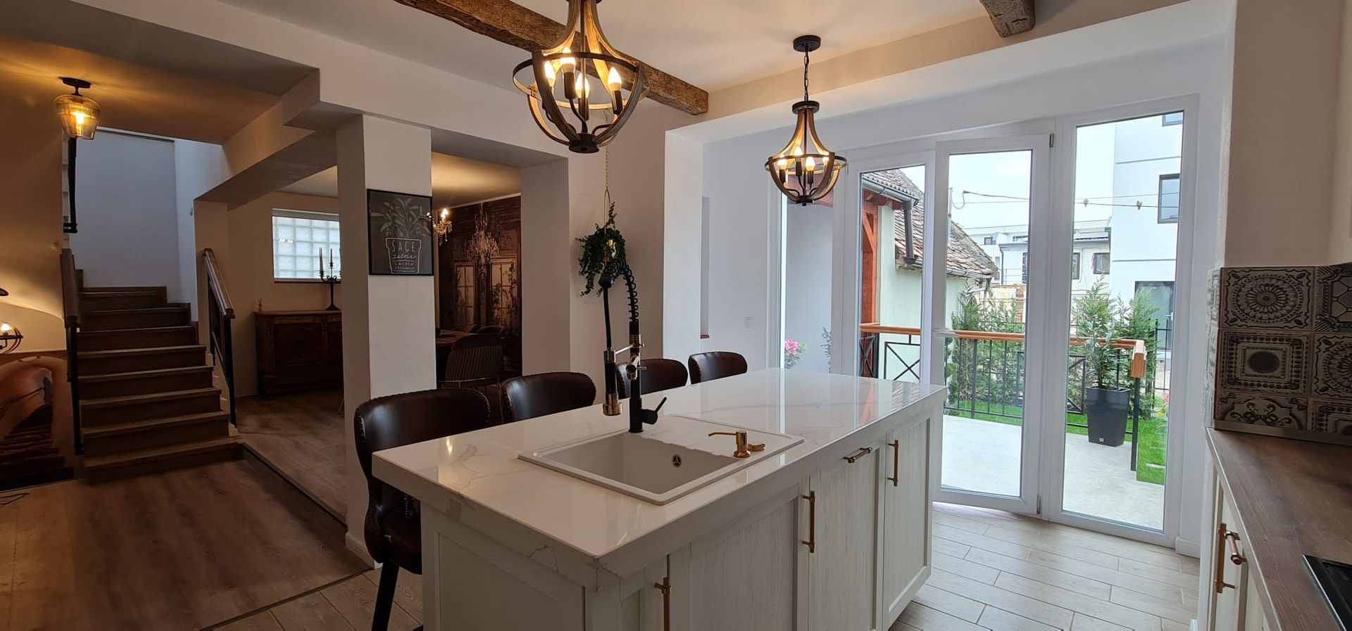 Vila spațioasă și elegantă de vânzare la intrarea în cartierul Turnișo - Poză 29